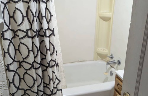 Poplar Bluff House | Charming Bungalow in lovely Poplar Bluff with WiFi