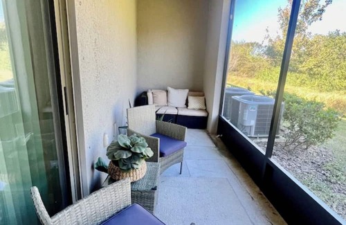 Balm House | 3-bedroom Blue escape townhome in delightful Ruskin,Suncity,Riverview area