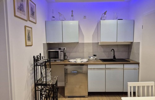 Wuppertal Apartment | Basic Apartment with Artistic Flair