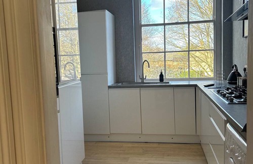 Grimsby Apartment | Grimsby Central Luxury 2 Bedrooms, Sleeps 3 Flat 2