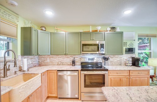 Umatilla Cottage | Cottage 13 Mi to Dtwn Mount Dora!