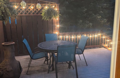 Hesston House | Meadow Lane Retreat Spacious 4-bedroom house in wonderful Hesston with AC, WiFi