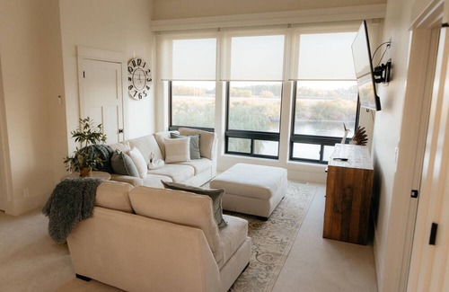 St. Anthony House | Snake River Estate - Direct River Access & Firepit