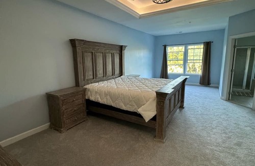 Burtonsville House | Charming 3-bedroom townhome in Burtonsville with a great view