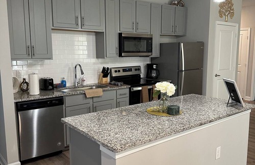 Summerville Apartment | Charming 2-bedroom apartment in delightful Summerville with WiFi, AC