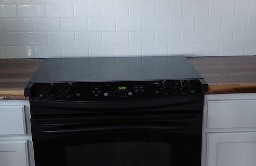 Bison Cabin | Cozy cabin in small town Crescent with WiFi