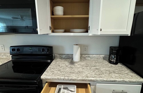 Ludowici House | Charming 2-bedroom townhome with AC, WiFi in welcoming Ludowici