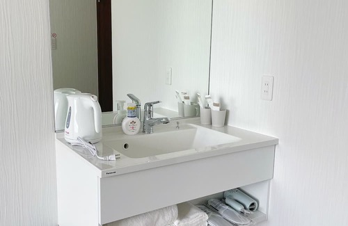 Sumoto House | Located on a hill on the west coast of Awaji Island, it offers a spectacular view of the Seto Inland Sea and the sunset. Suitable for multiple family rentals or trips with friends.