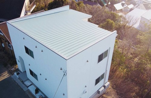 Sumoto House | Located on a hill on the west coast of Awaji Island, it offers a spectacular view of the Seto Inland Sea and the sunset. Suitable for multiple family rentals or trips with friends.