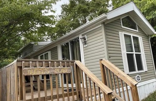 Senecaville Cabin | Queen's Place near Seneca Lake