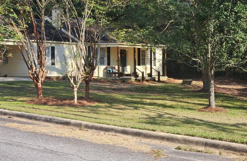 Moultrie House | Charming 3-bedroom house in historic southwest Georgia!