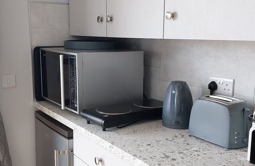 Coleraine Apartment | Cosy studio close to a beautiful sandy beach and places of historical interest