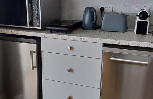 Coleraine Apartment | Cosy studio close to a beautiful sandy beach and places of historical interest