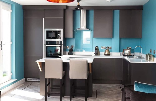 Hull Apartment | Sky Marina Suite- Our stunning and stylish Penthouse on the Marina