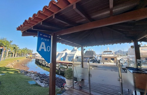 Itinga House | Suite 1 Simple with comfortable air conditioning Bracuí Beach