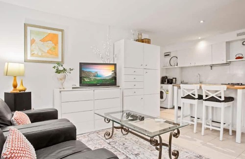 Seaforth Apartment | Serene Apartment surrounded by Nature