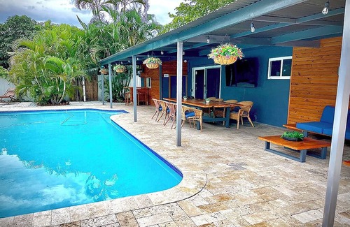 Highland Garden House | Cozy Home with Luxurious Backyard and Sauna in Hollywood Perfect for Relaxation!