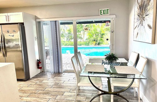 Highland Garden House | Cozy Home with Luxurious Backyard and Sauna in Hollywood Perfect for Relaxation!