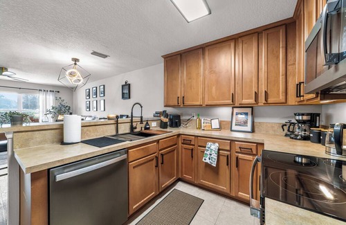 St. Johns House | Charming 3-bedroom townhome with WiFi, AC in serene Saint Johns