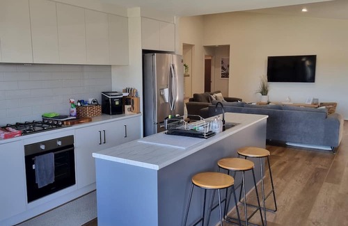 Seymour House | great river escape next to boat ramp, only 10 mins from the bend motorsport park