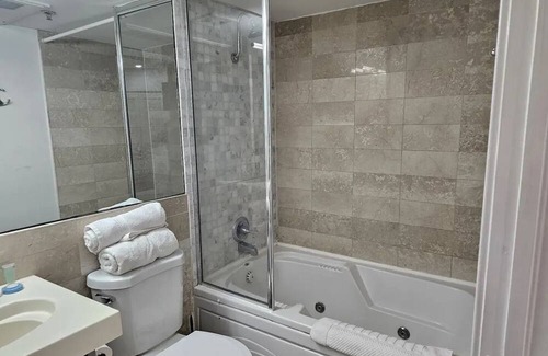 South of Fifth Apartment | Budget Cozy Studio