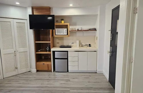 South of Fifth Apartment | Budget Cozy Studio