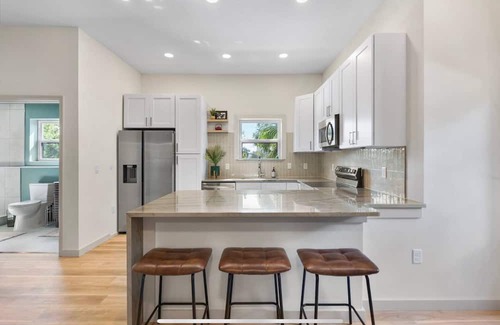 Ocoee House | NEW! 1BR Guesthouse - KingBed - Disney - Universal - Seaworld