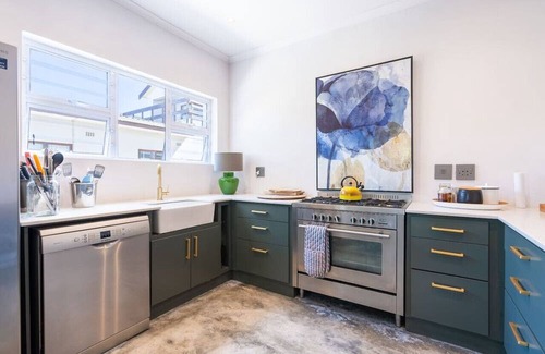 Onrus House | Coastal Elegant 4 Bedroom Home