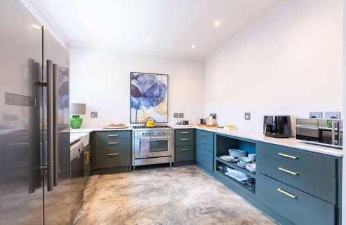 Onrus House | Coastal Elegant 4 Bedroom Home