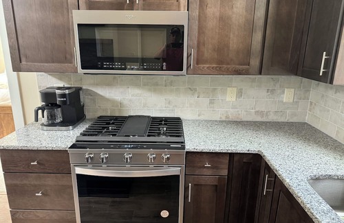 Epworth Cabin | Modern Mountain Chalet! Pet Friendly, Free WiFi, Sleeps 10!