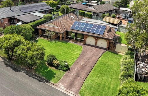 Kellyville House | Resort style living in the hills , Pool , Park and BBQ with great transport !