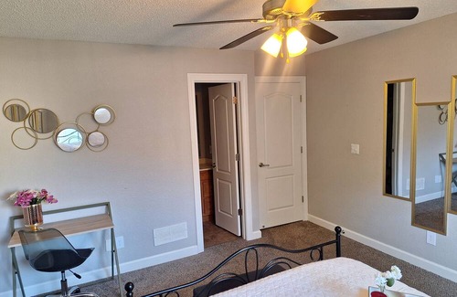 Kansas City House | Charming townhome with WiFi, AC, fitness room in fabulous Kansas City