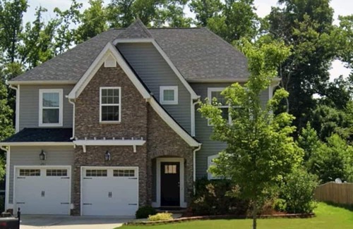 Burlington House | Spacious 4-bedroom on a quiet cul-de-sac in Burlington. Near Elon & Greensboro.