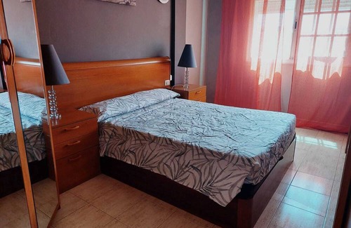 San Isidro House | Casa Ideal Para Familias con Niños. Aeropuerto Reina Sofía a 5 Minutos