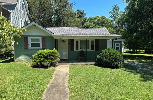 Heron Walk House | Cozy 2 Bedroom House with Recording Space in Nashville