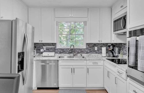 New Castle House | NEW LISTING! Monterey Retreat (3-Bedroom Home) by RedAwning