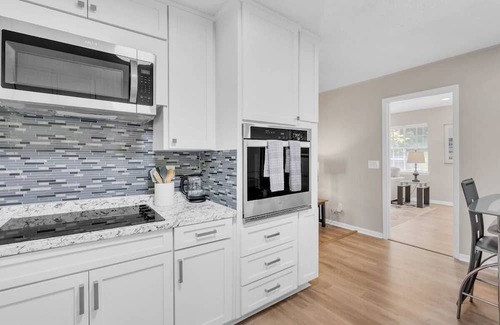 New Castle House | NEW LISTING! Monterey Retreat (3-Bedroom Home) by RedAwning