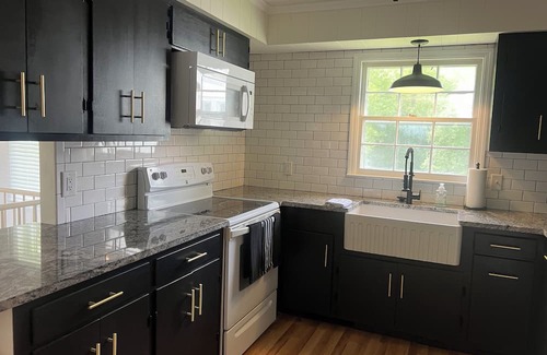 Mount Vernon House | Charming 2-bedroom house with AC and WiFi in downtown Ailey