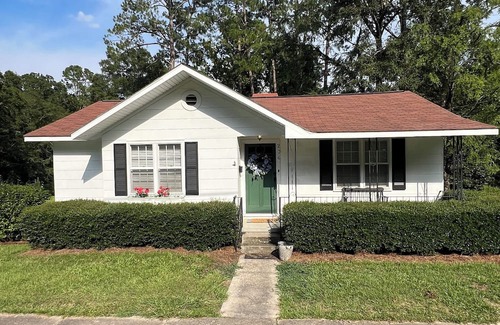 Mount Vernon House | Charming 2-bedroom house with AC and WiFi in downtown Ailey