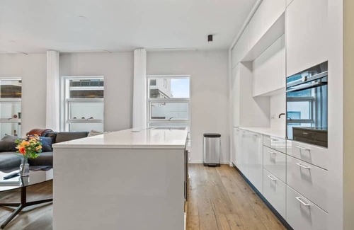 Downtown Apartment | Modern & spacious City Center Oasis - Free Parking