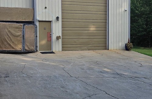 Forest City Condo | Charming Downtown Converted Garage Studio