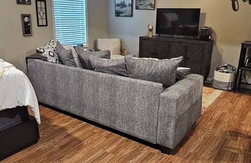 Forest City Condo | Charming Downtown Converted Garage Studio