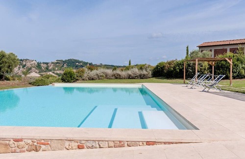 Toiano Apartment | Apartment 'La Caciaia II' with Shared Pool, Private Garden and Wi-Fi