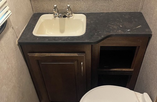 Cottondale House | Toy Hauler- 43' Camp Style in private lake area.