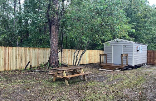 Wesconnett Cabin | Cozy cabin in welcoming Jacksonville with AC