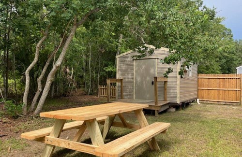 Wesconnett Cabin | Cozy cabin in welcoming Jacksonville with AC