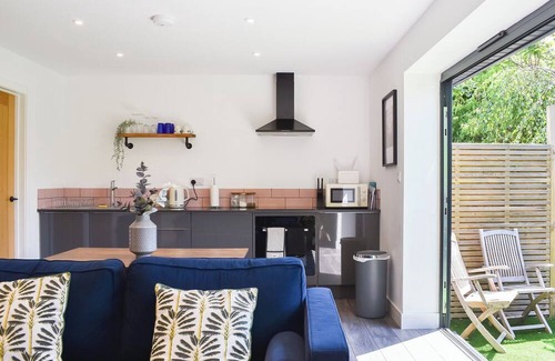 Bournemouth Cottage | You will adore this stylish cabin, the perfect Hideaway for two.
