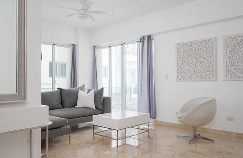 La Arboleda Apartment | CityCenter-Comfy-3br-W/Pool-Gym-A/C-WiFi-YellowKey