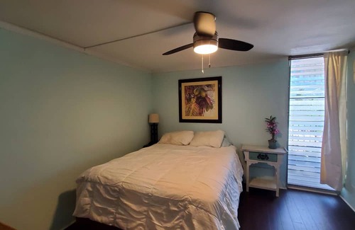 Mokuleia Apartment | North Shore Ocean and Mountain Views Steps to Aweoweo Beach Park Pet friendly