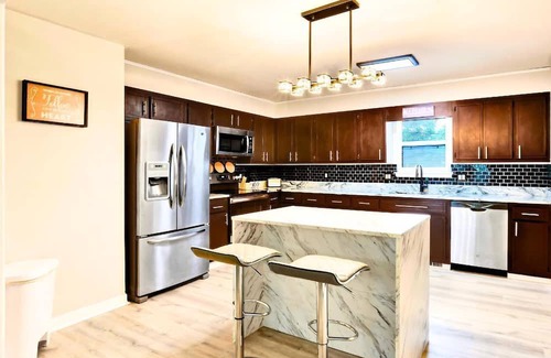 Martinez House | Modern 4 Bed Near Augusta: Pool, BBQ, Jacuzzi Tub